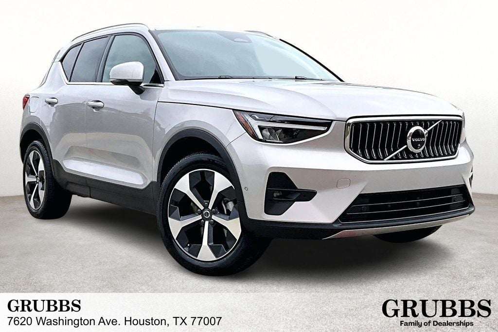 2025 Volvo XC40 B5 Plus Bright Theme