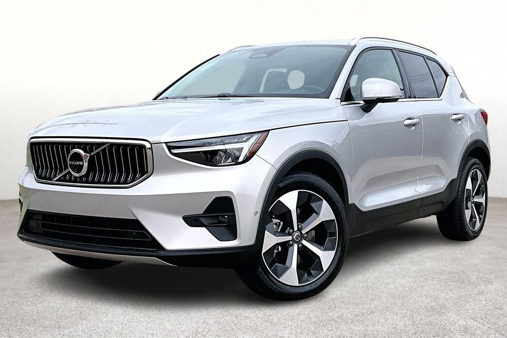 2025 Volvo XC40 B5 Plus Bright Theme