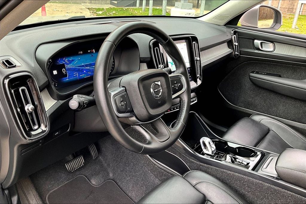 2025 Volvo XC40 B5 Plus Bright Theme