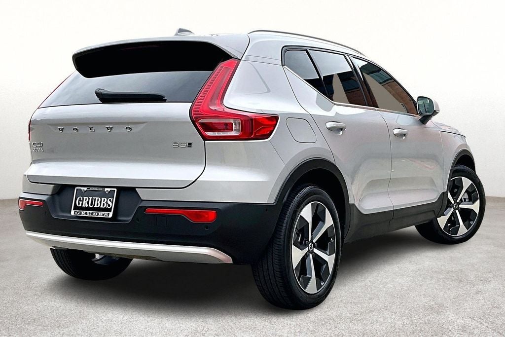 2025 Volvo XC40 B5 Plus Bright Theme