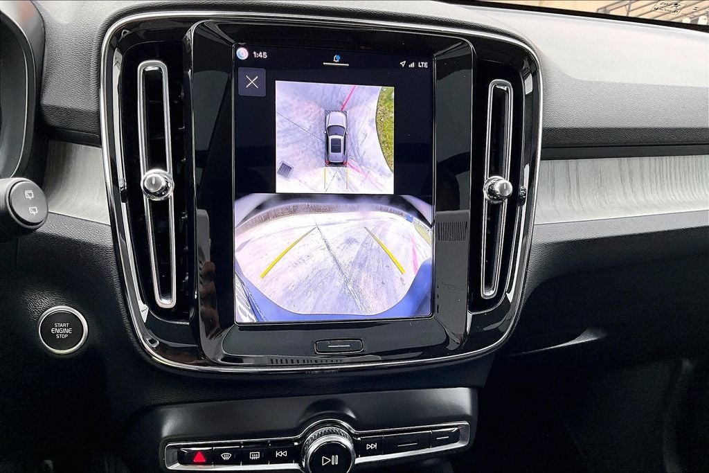 2025 Volvo XC40 B5 Plus Bright Theme