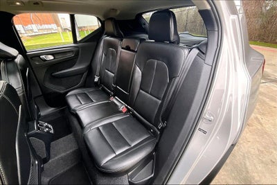 2025 Volvo XC40 B5 Plus Bright Theme