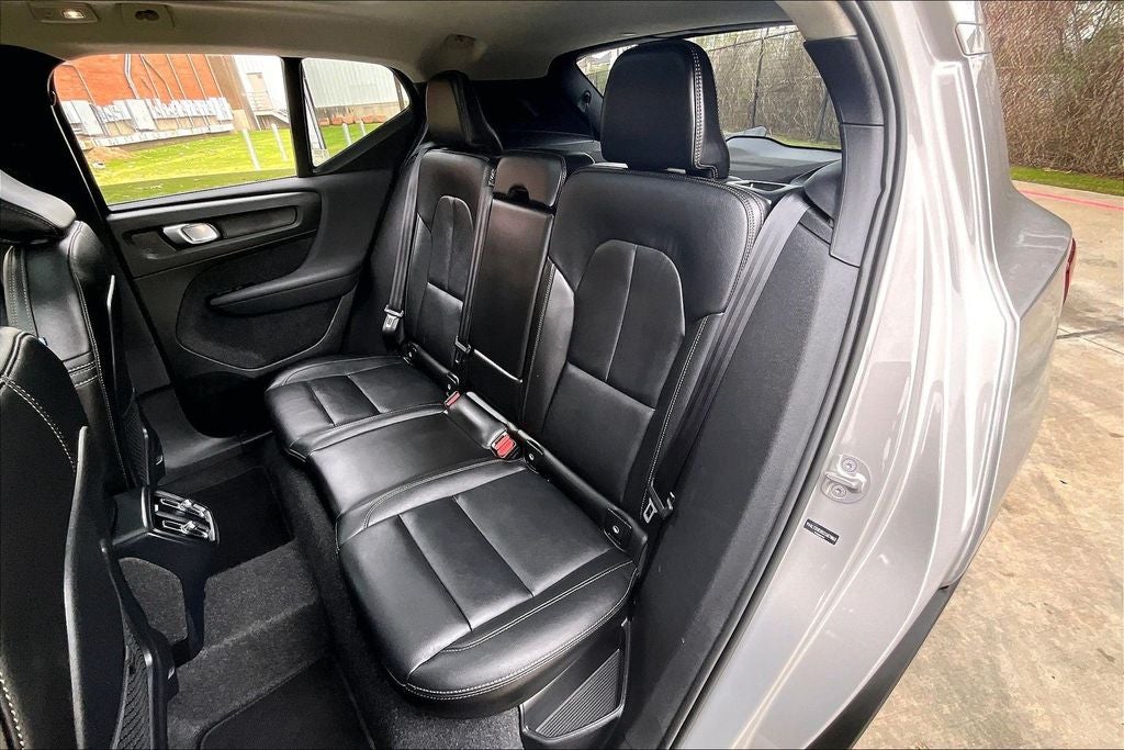 2025 Volvo XC40 B5 Plus Bright Theme