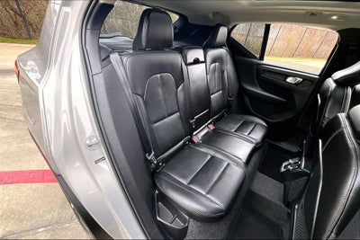 2025 Volvo XC40 B5 Plus Bright Theme