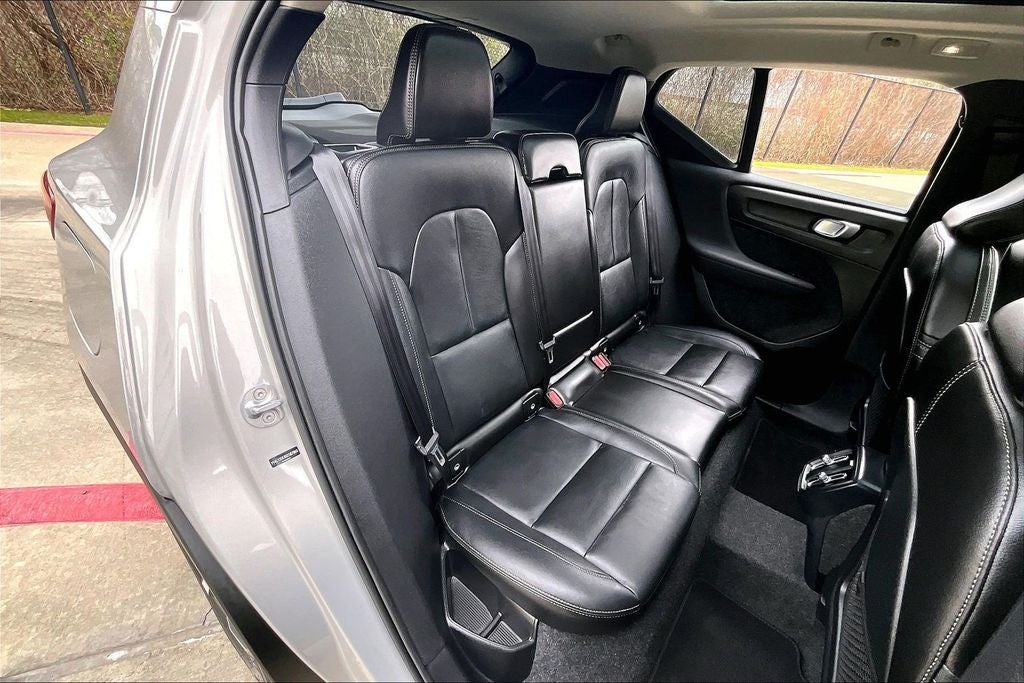 2025 Volvo XC40 B5 Plus Bright Theme