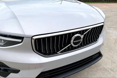 2025 Volvo XC40 B5 Plus Bright Theme