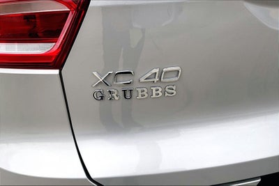 2025 Volvo XC40 B5 Plus Bright Theme