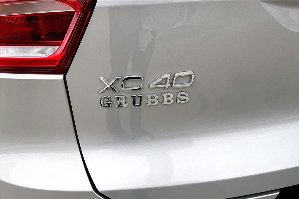 2025 Volvo XC40 B5 Plus Bright Theme