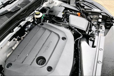 2025 Volvo XC40 B5 Plus Bright Theme