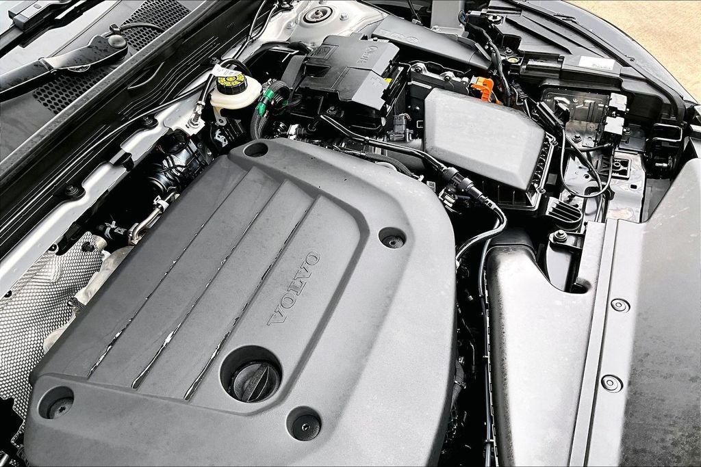 2025 Volvo XC40 B5 Plus Bright Theme