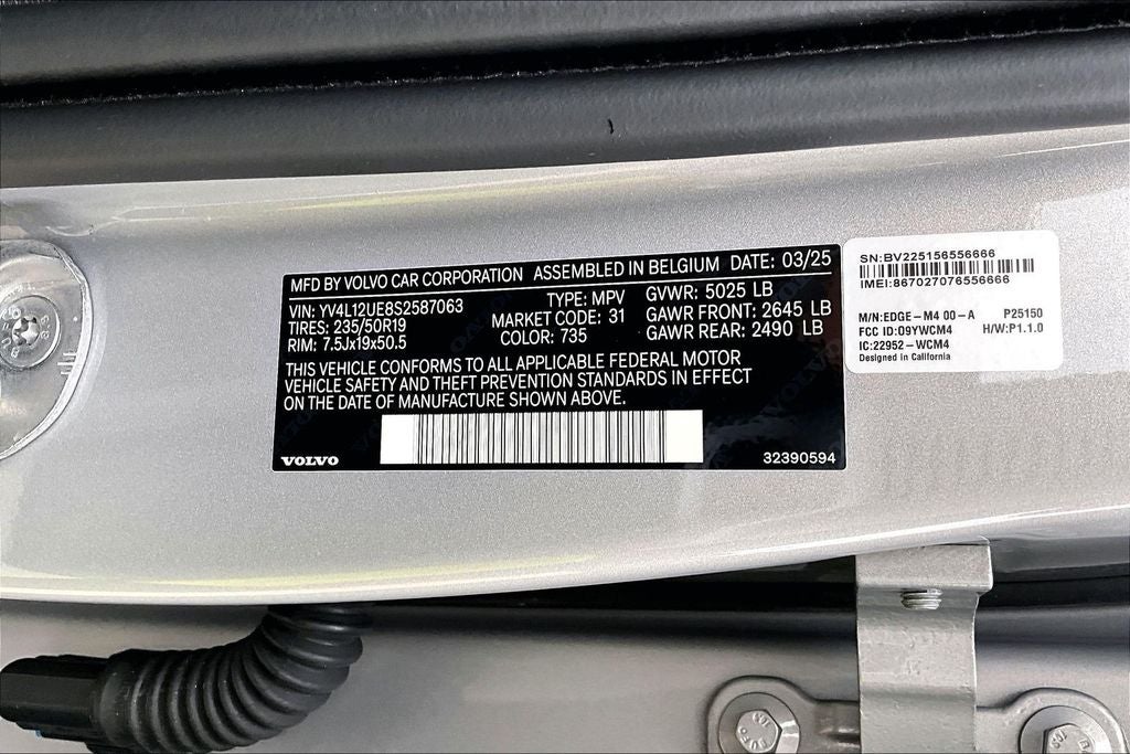 2025 Volvo XC40 B5 Plus Bright Theme