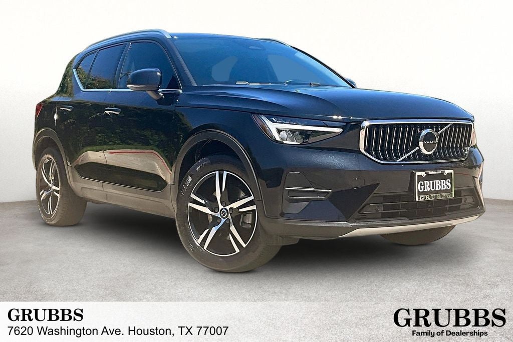 2025 Volvo XC40 B5 Core