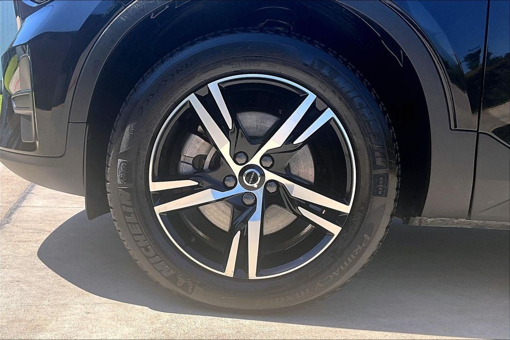 2025 Volvo XC40 B5 Core