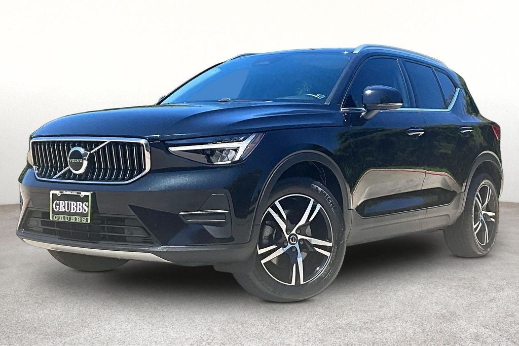 2025 Volvo XC40 B5 Core