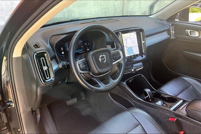 2025 Volvo XC40 B5 Core