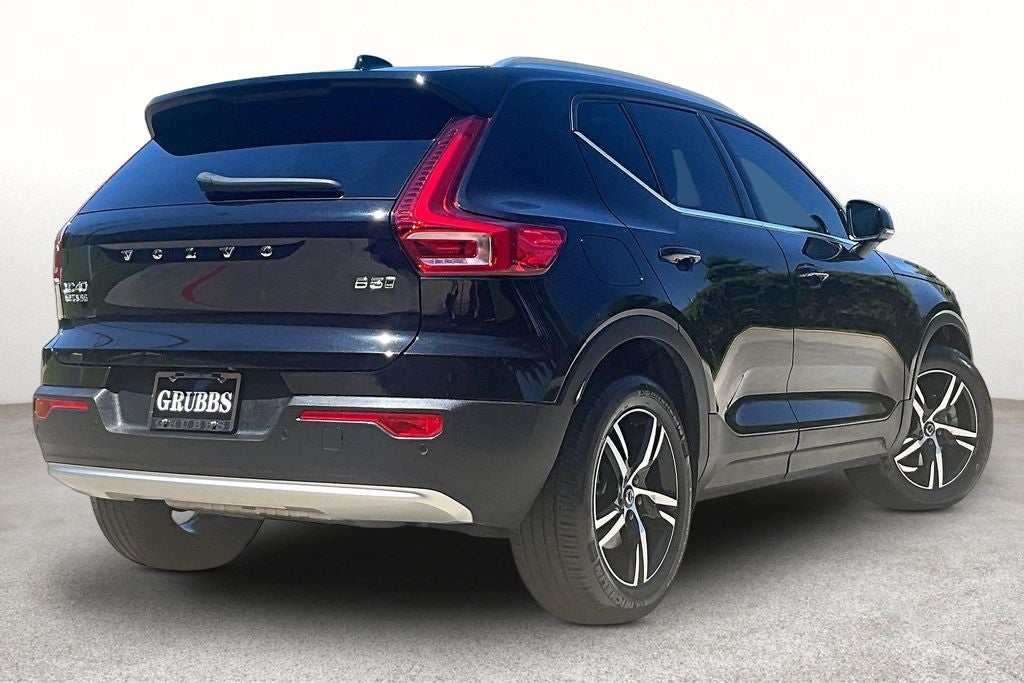 2025 Volvo XC40 B5 Core