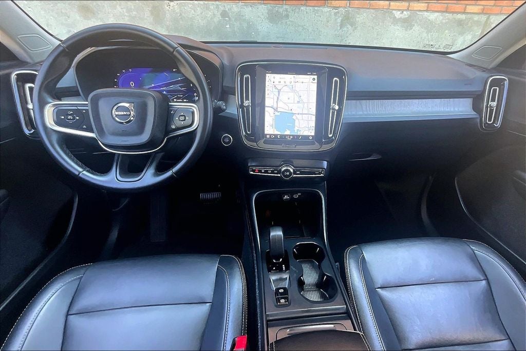 2025 Volvo XC40 B5 Core