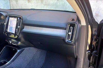 2025 Volvo XC40 B5 Core