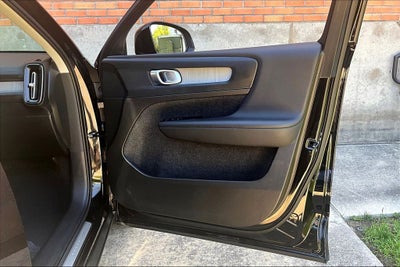 2025 Volvo XC40 B5 Core
