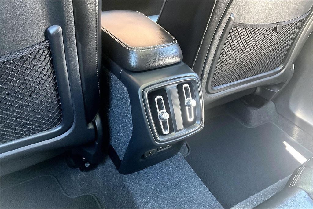 2025 Volvo XC40 B5 Core