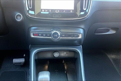 2025 Volvo XC40 B5 Core