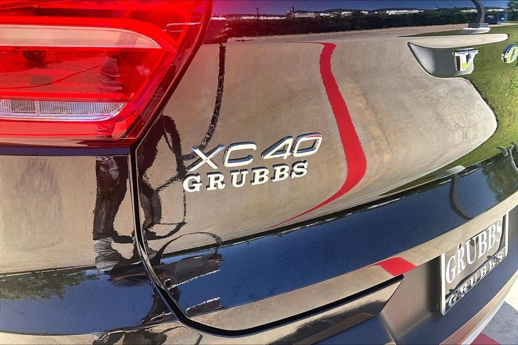 2025 Volvo XC40 B5 Core