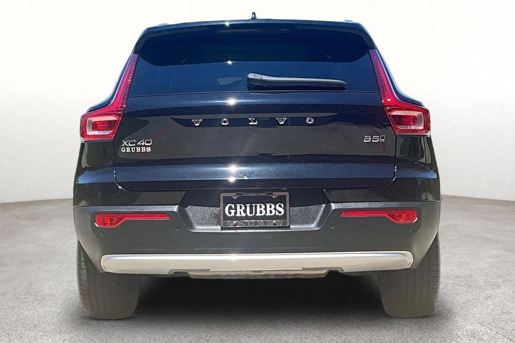 2025 Volvo XC40 B5 Core