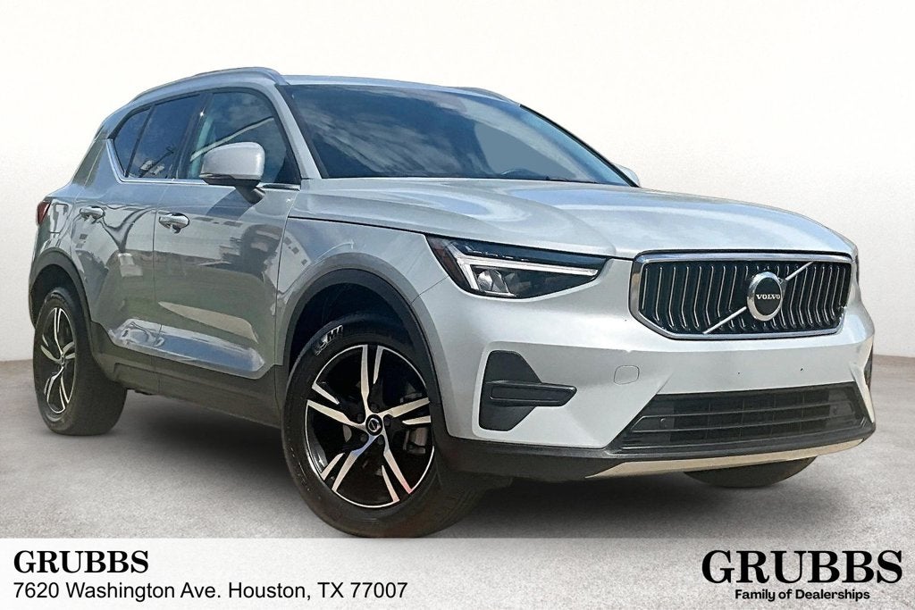 2025 Volvo XC40 B5 Core