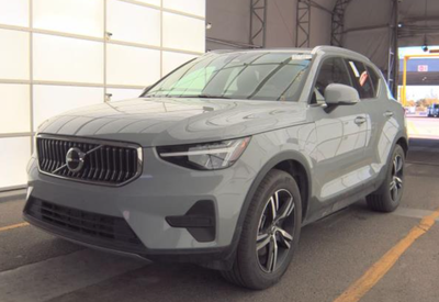 2025 Volvo XC40 B5 Core