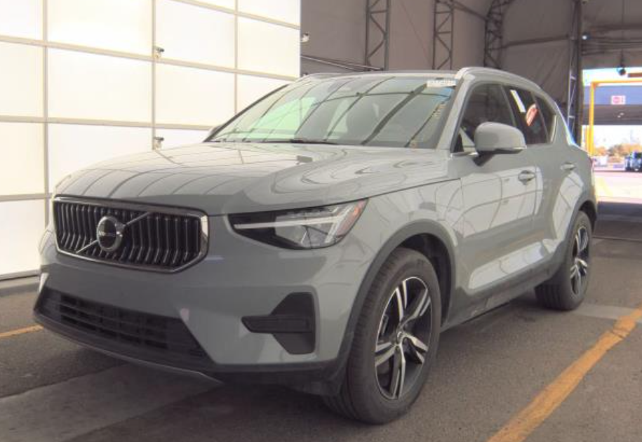 2025 Volvo XC40 B5 Core