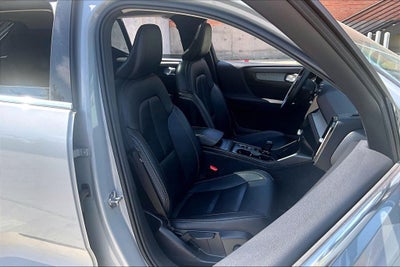 2025 Volvo XC40 B5 Core