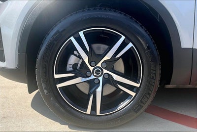 2025 Volvo XC40 B5 Core