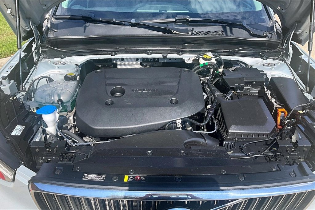2025 Volvo XC40 B5 Core