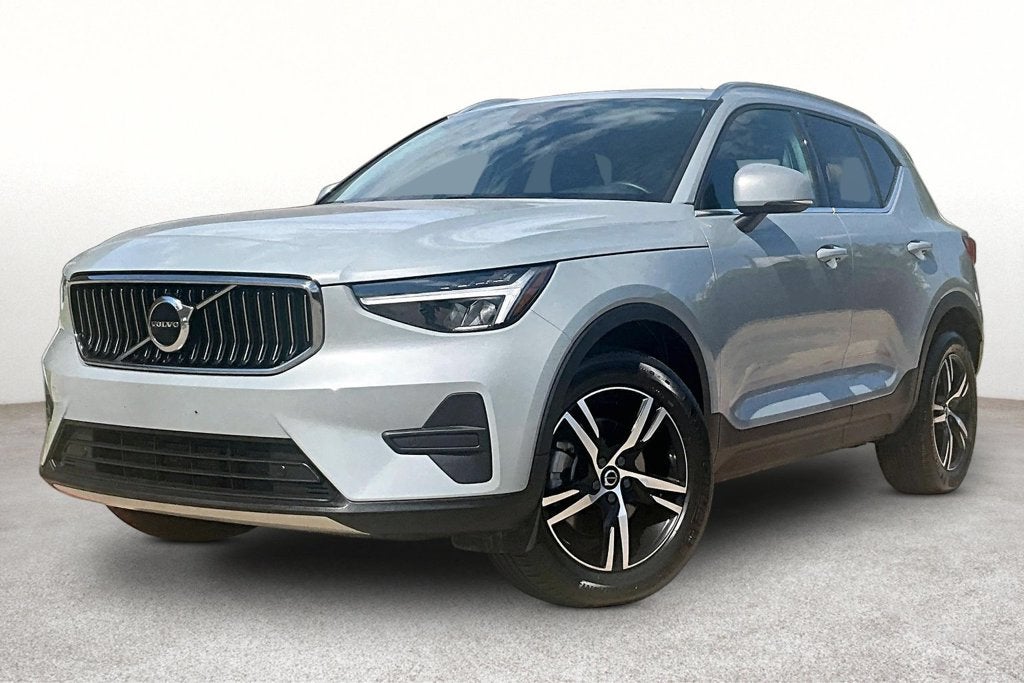 2025 Volvo XC40 B5 Core