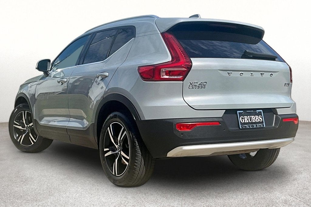 2025 Volvo XC40 B5 Core