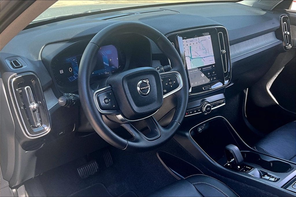 2025 Volvo XC40 B5 Core