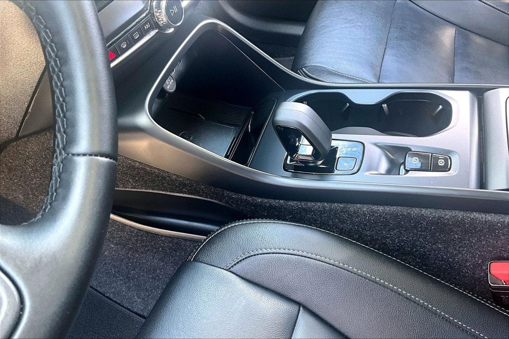 2025 Volvo XC40 B5 Core