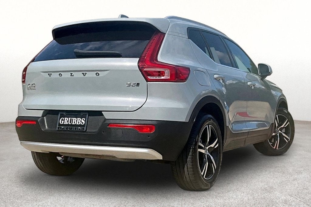 2025 Volvo XC40 B5 Core