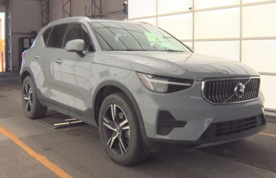 2025 Volvo XC40 B5 Core