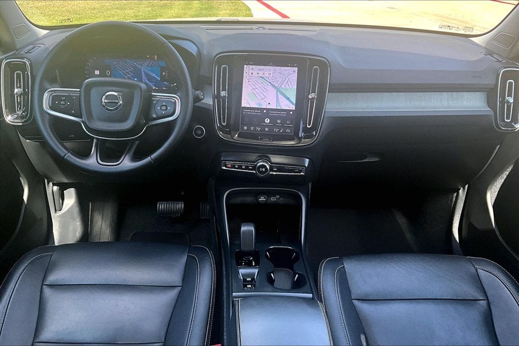 2025 Volvo XC40 B5 Core