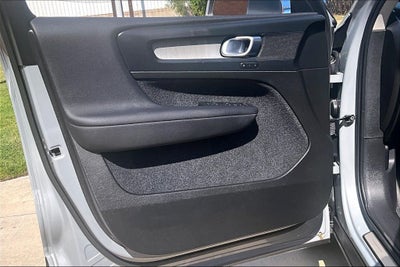 2025 Volvo XC40 B5 Core