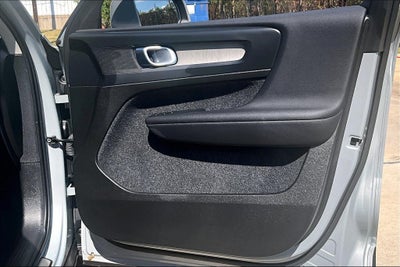 2025 Volvo XC40 B5 Core
