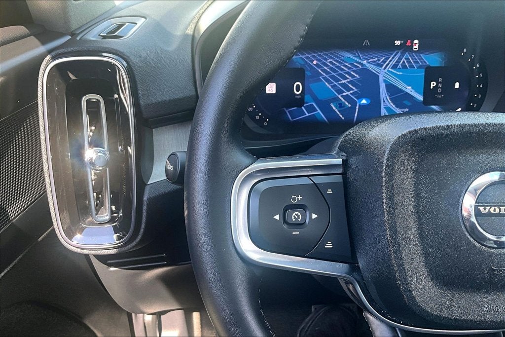 2025 Volvo XC40 B5 Core