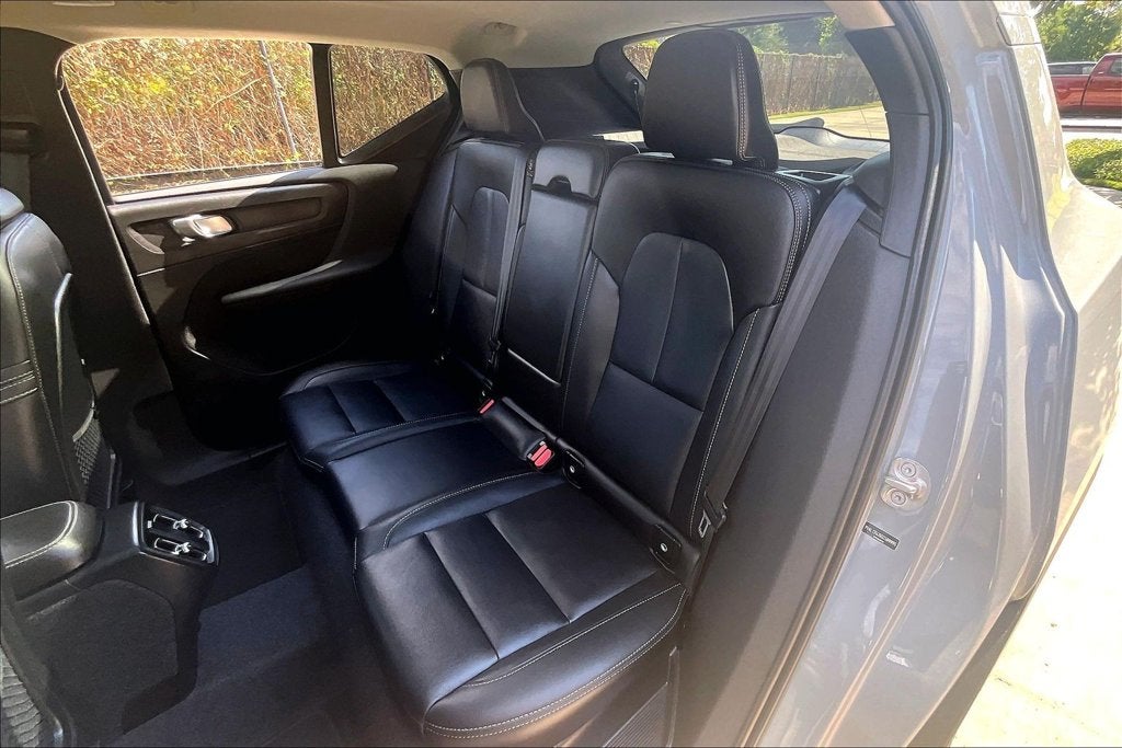 2025 Volvo XC40 B5 Core