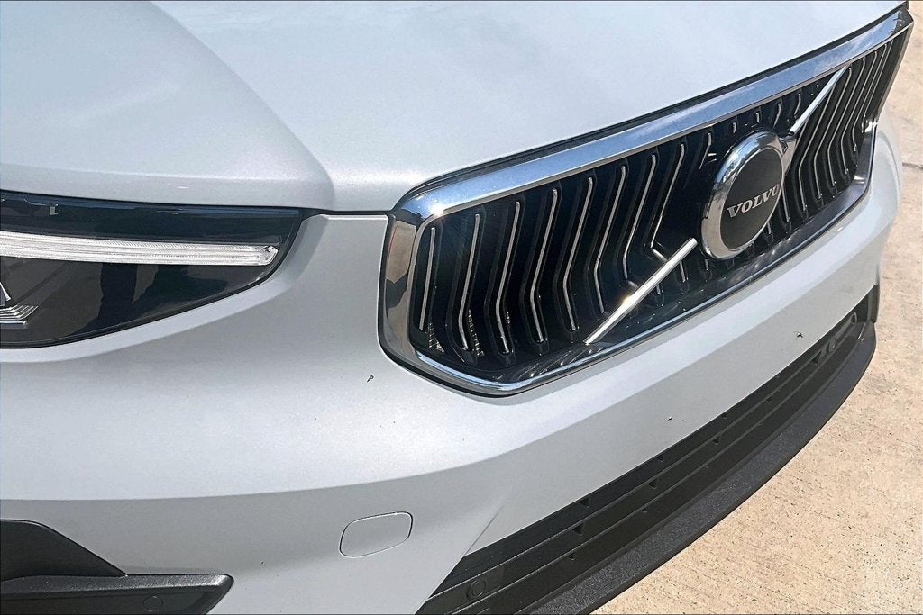 2025 Volvo XC40 B5 Core