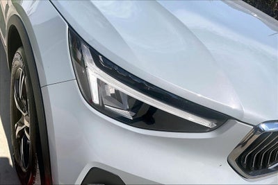 2025 Volvo XC40 B5 Core