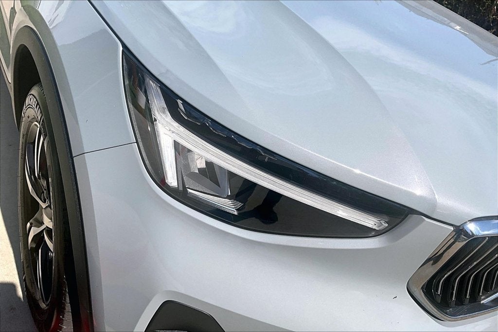2025 Volvo XC40 B5 Core