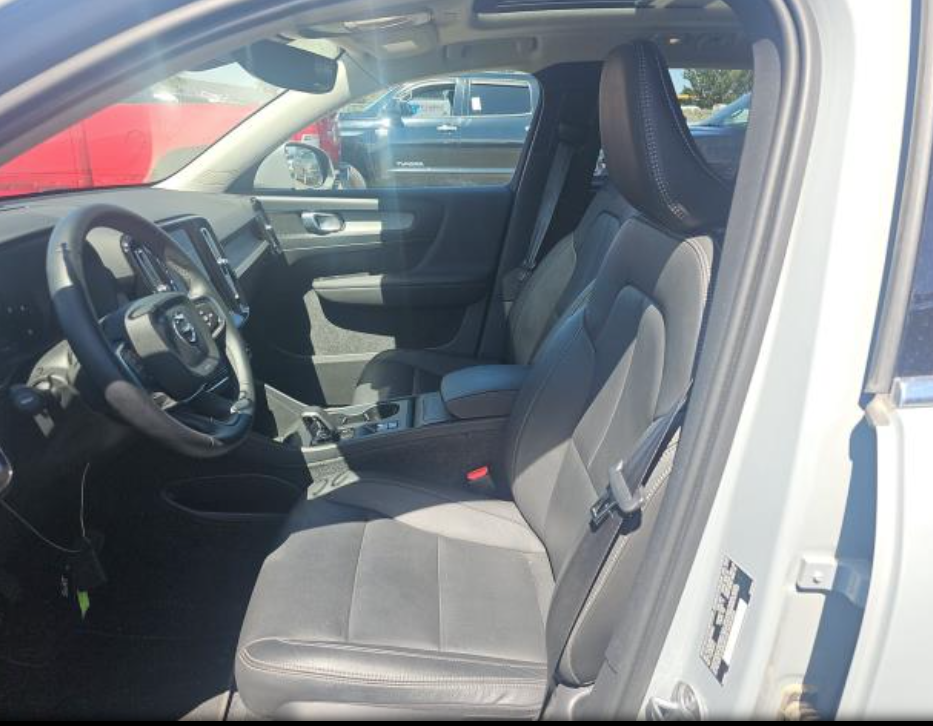 2025 Volvo XC40 B5 Core