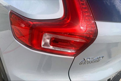 2025 Volvo XC40 B5 Core