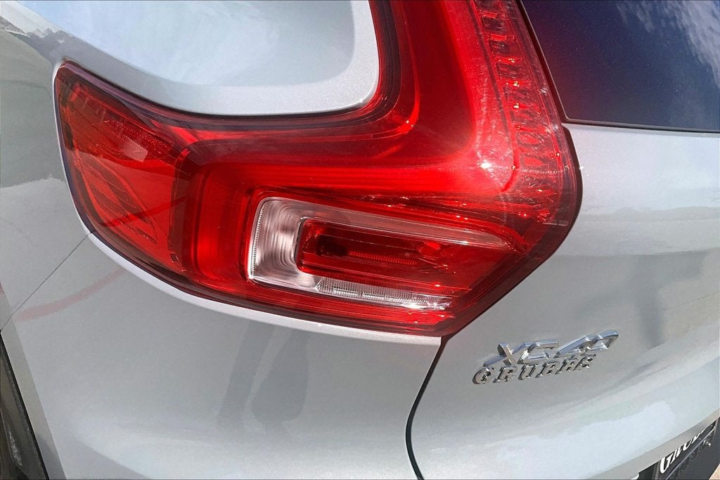 2025 Volvo XC40 B5 Core